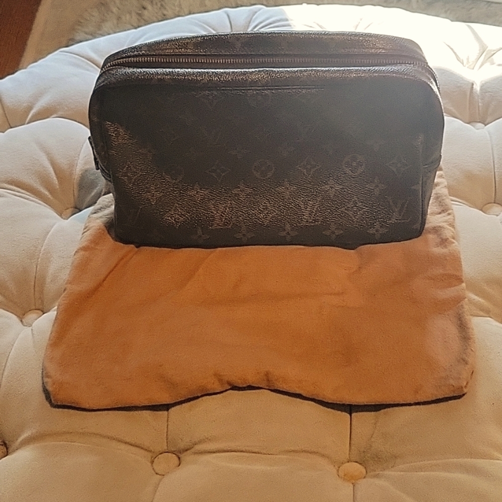 Louis Vuitton Monogram Trousse Toilette 28
